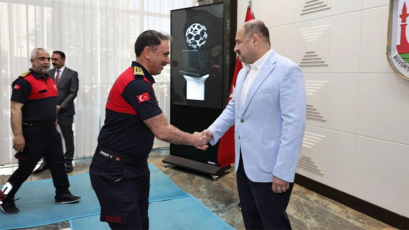 Başkan Gülpınar personelleriyle bayramlaştı