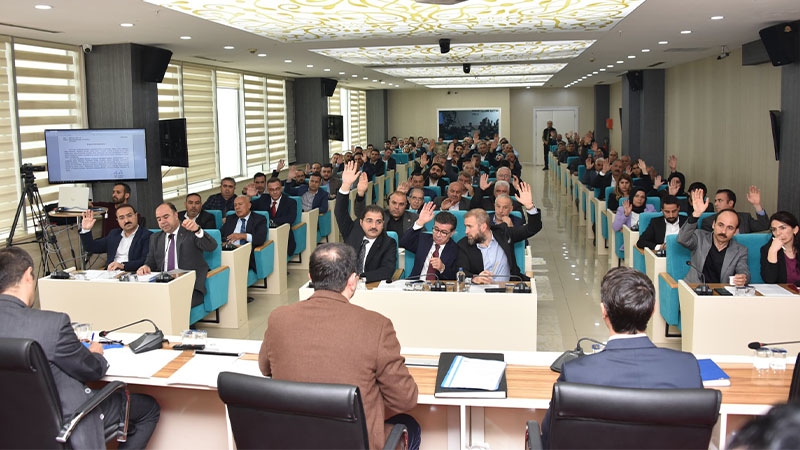 Büyükşehir Meclisi’nde seçim heyecanı! İşte yeni üyeler