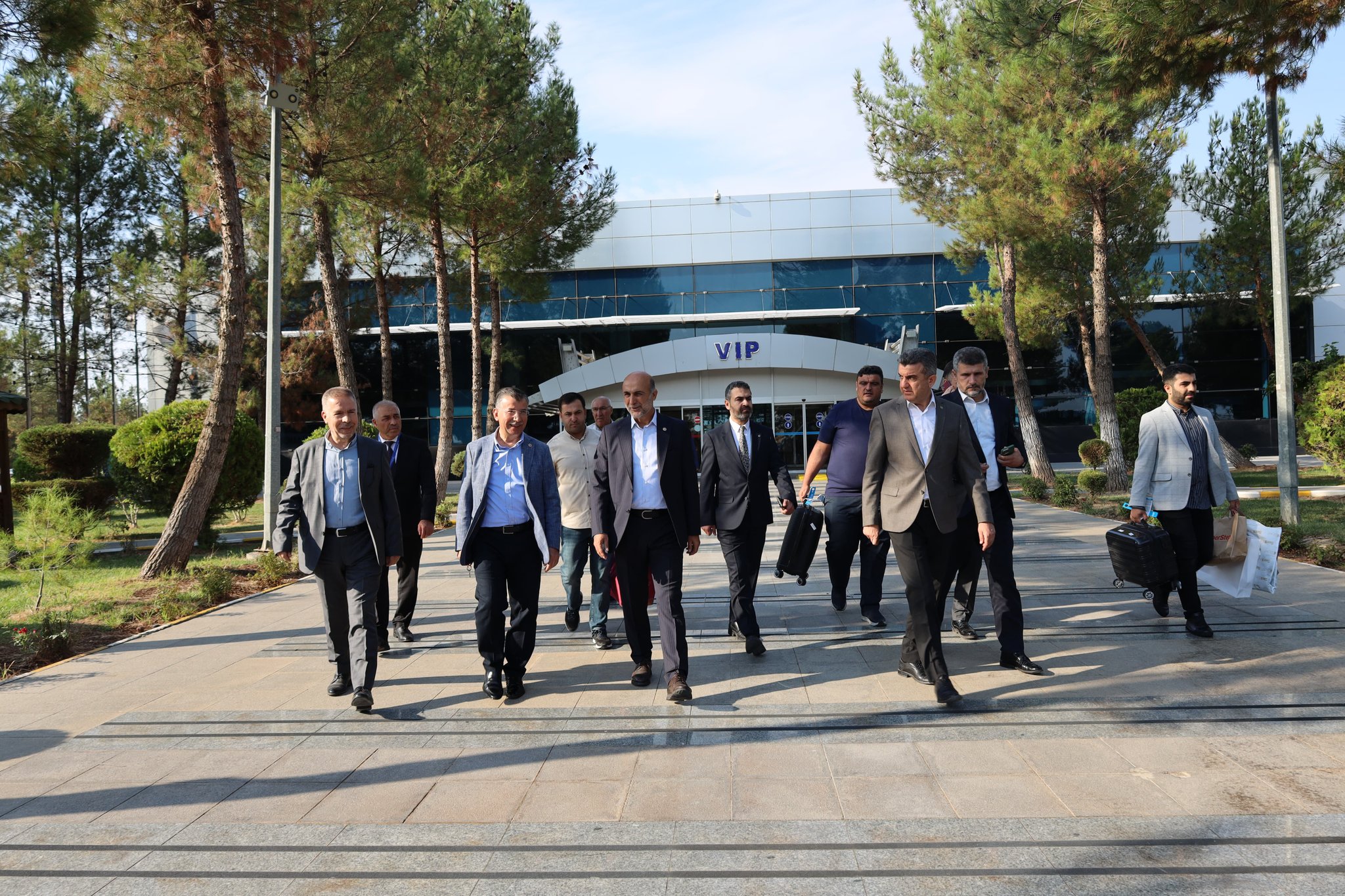 9 İlçe başkanı istifa etmişti!   AK Parti’den Şanlıurfa’ya dikkat çeken ziyaret