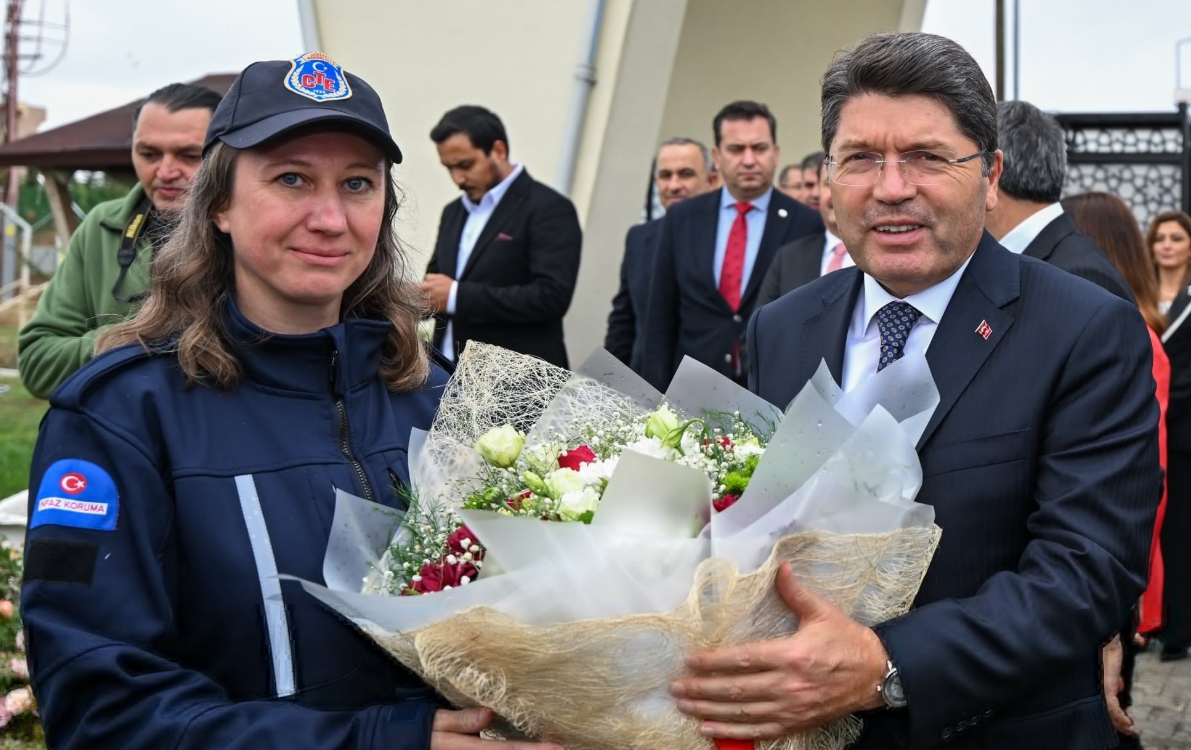 Ceza infaz personelinin de artık bir günü var! Bakan duyurdu