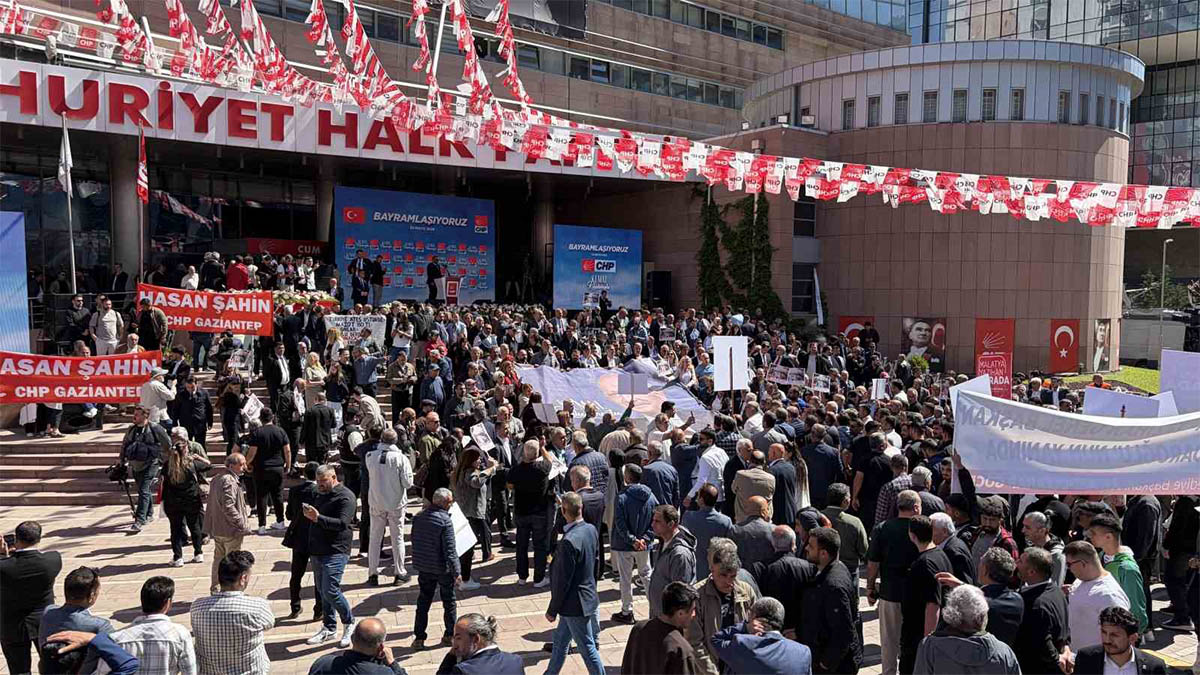 CHP'de kürsü krizi çözüldü: Kılıçdaroğlu Genel Merkez'e, Özel Meclis'e!