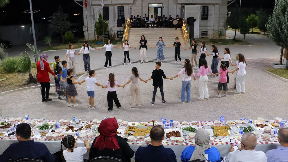 Şanlıurfa Çocuk Hakları Komitesi'nden anlamlı etkinlik: Miniklere sıra gecesi sürprizi!