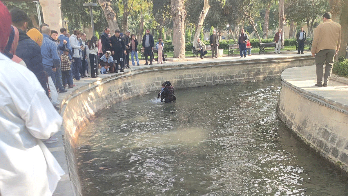 Balıklıgöl’de suya düşen çocuğu annesi kurtardı