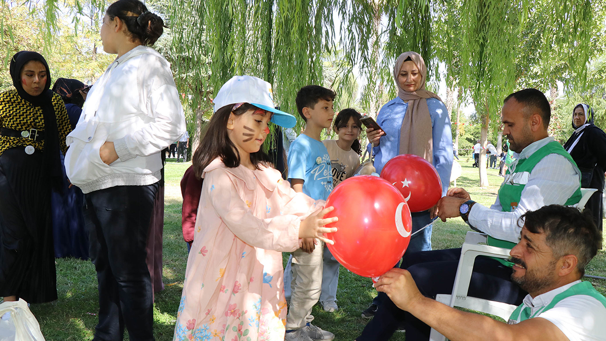 Şanlıurfa’da çocuklar şenlik havası yaşadı