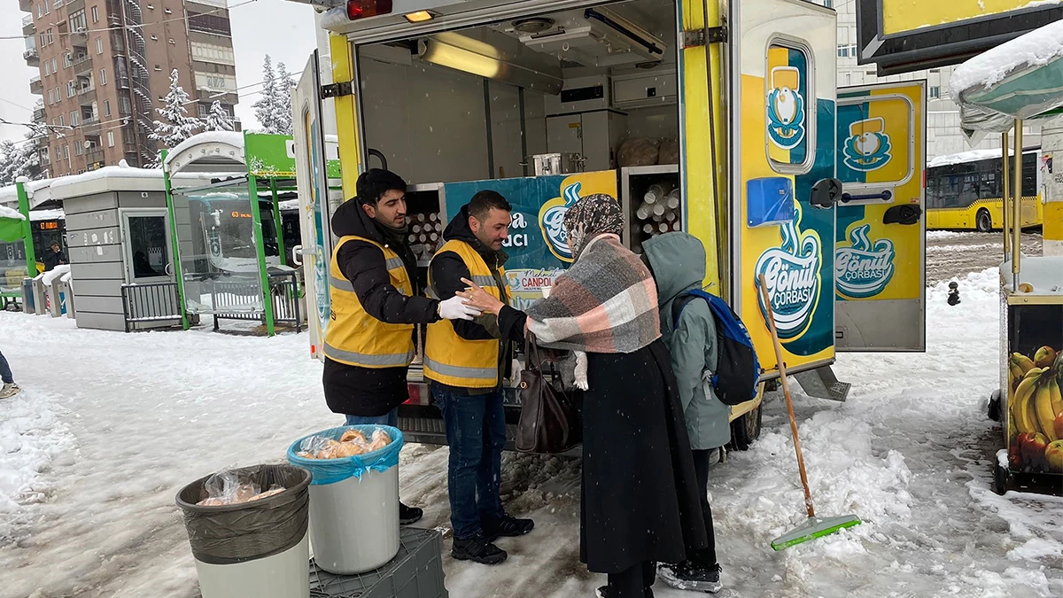 Haliliye’de soğuk havaya sıcak dokunuş: Çorba ikramı başladı