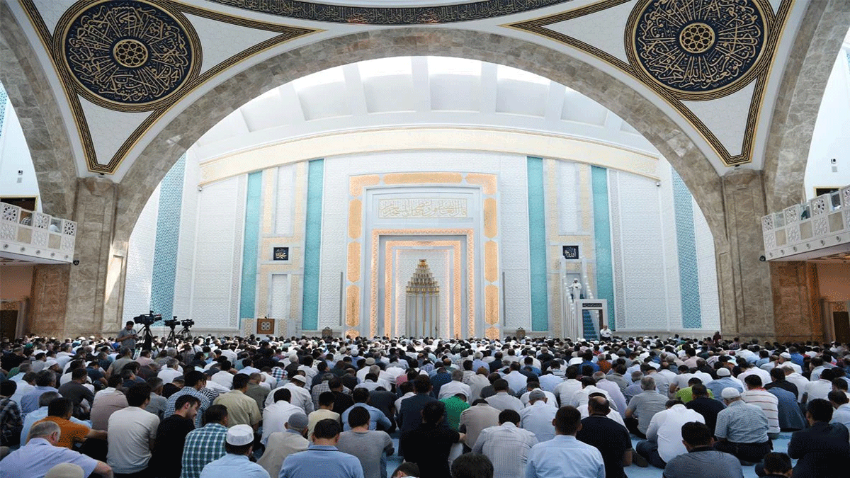 Cuma hutbesinde din istismarı ve aşırılık vurgusu