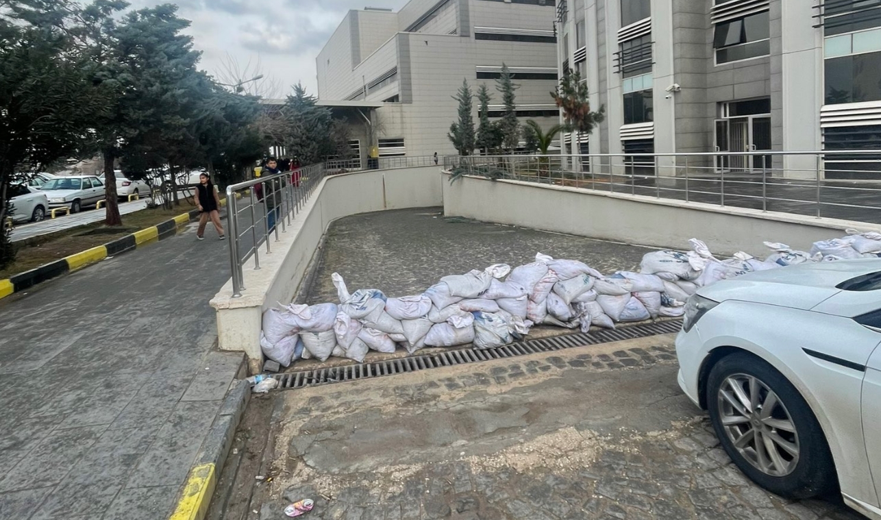 Gözlerinize inanabilirsiniz... Şanlıurfa'da hastane resmen "çuvalladı!"