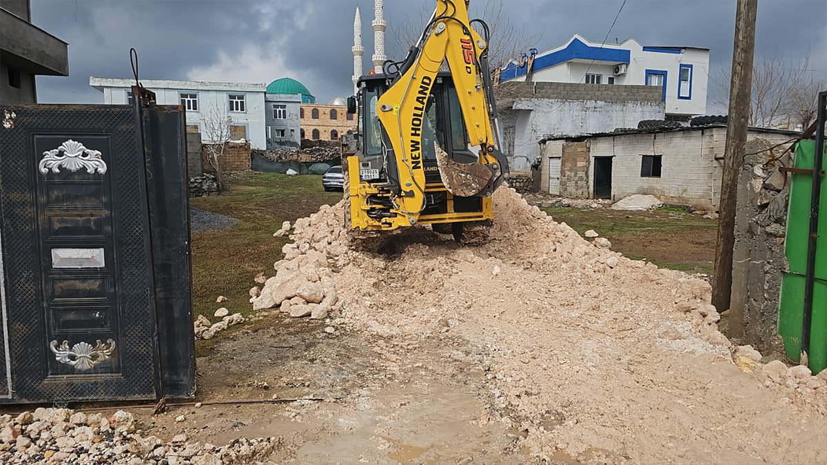 Şanlıurfa’da sel yolu kapattı, belediye hastaya ulaştı!