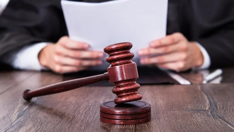 Kül tablası silah sayıldı: 4 yıl 2 ay hapis