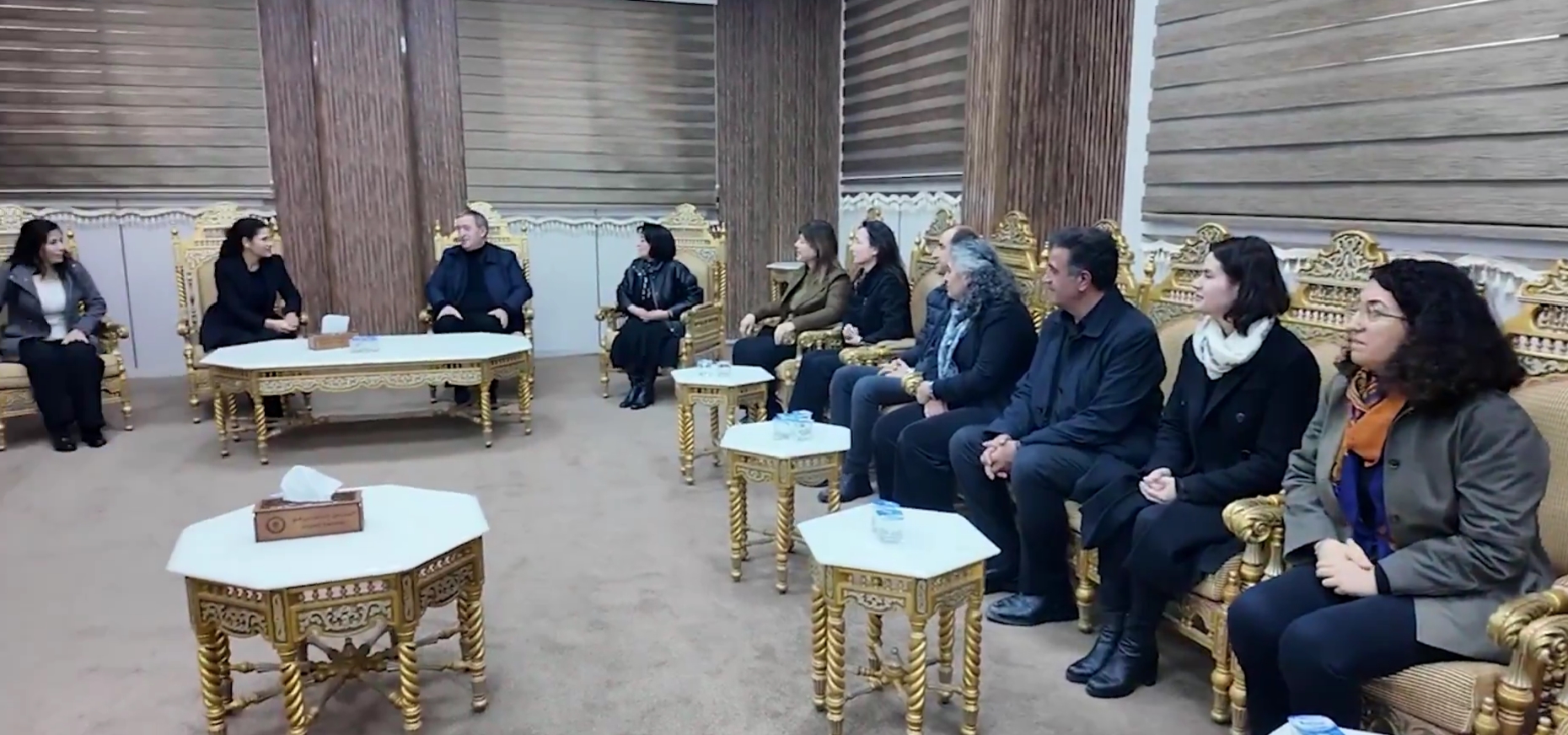 DEM Partili heyet Akçakale'den Suriye'ye geçti... Salih Müslim'in cenaze törenine katılacaklar