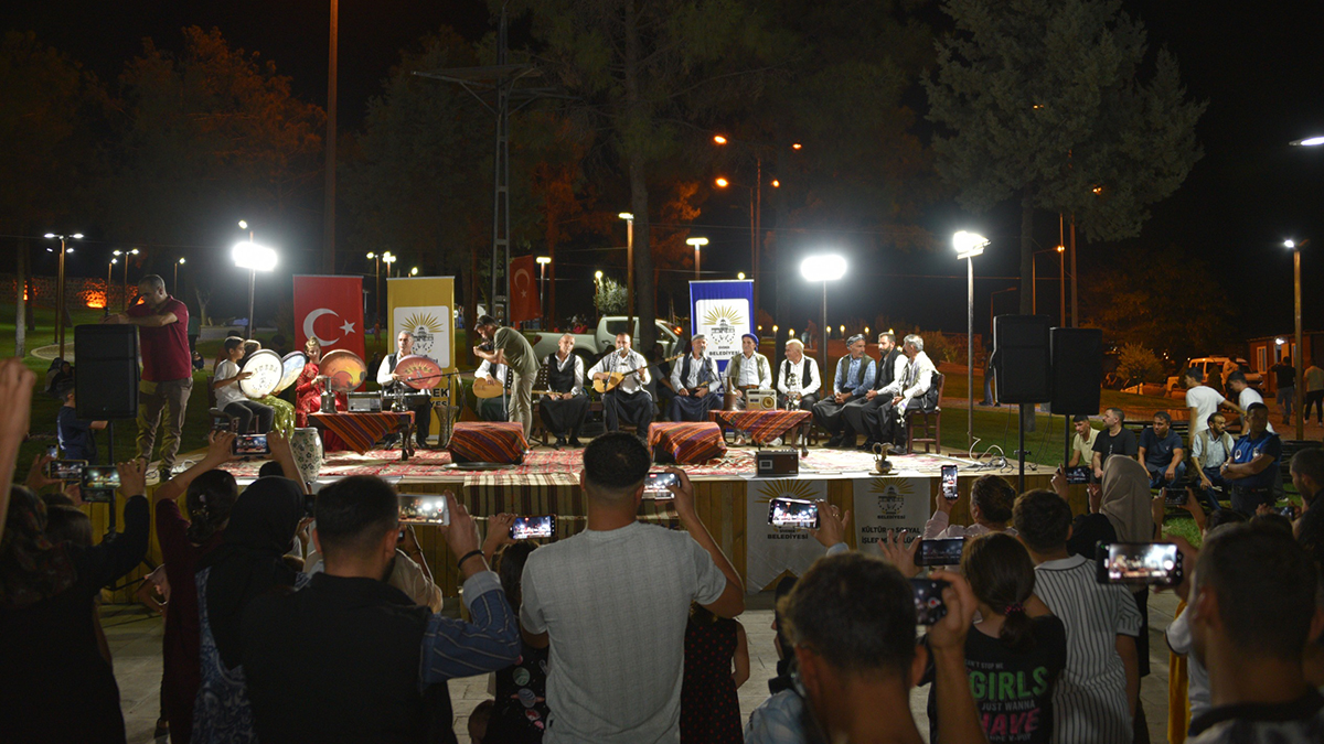 Dengbejler Siverek Kalesinde kültür şöleni yaşattı