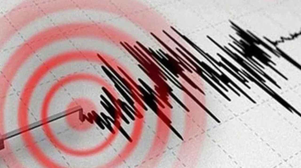 Türkiye hafta sonuna depremle uyandı! Aynı yerde peş peşe 3 deprem…
