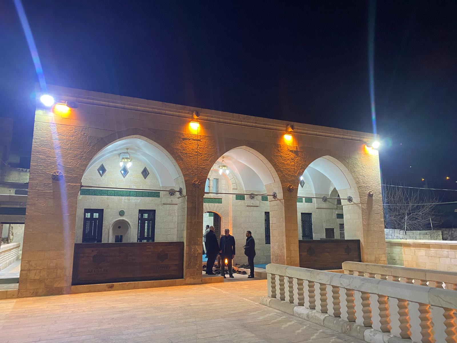 Depremde hasar almıştı! Şanlıurfa’da tarihi cami tekrardan ibadete açıldı