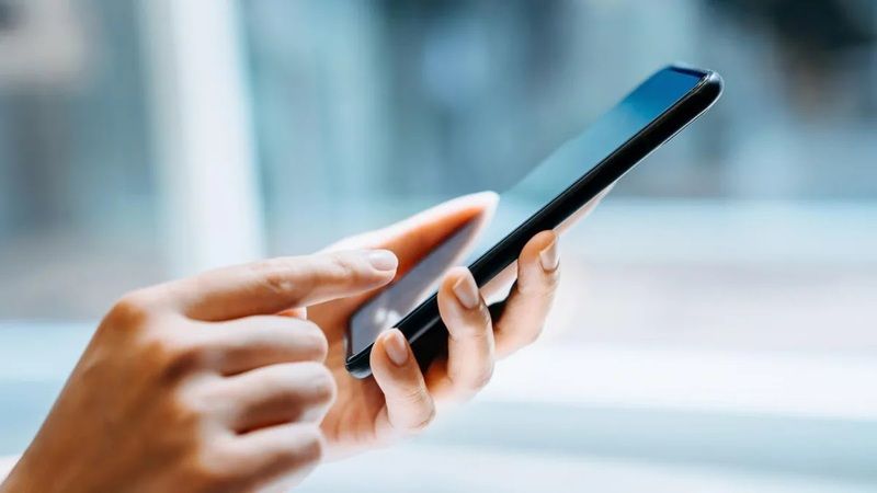 Dikkat çeken araştırma:  Cep telefonunuzun ışık sensörü, sizi izlemek için kullanılabilir!