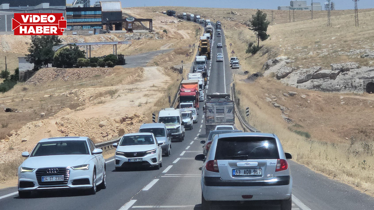 Şanlıurfa’daki yolda trafik kilit: Kuyruk kilometrelerce uzadı!