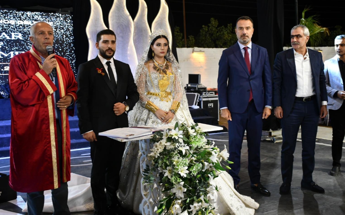 Dr. Eyyüp Şelli kirve oldu... Görkemli düğüne yoğun katılım