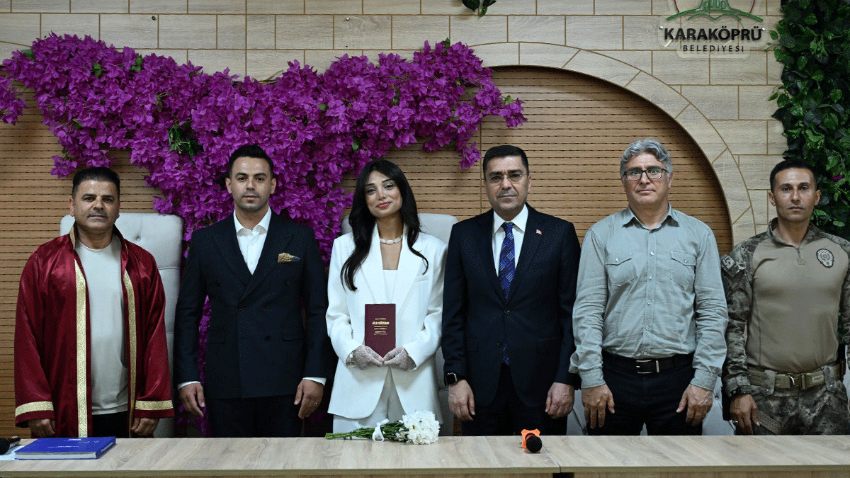 Şanlıurfa’da iki polis memuru hayatlarını birleştirdi! Nikah şahitliğini Müdür Aksoy yaptı