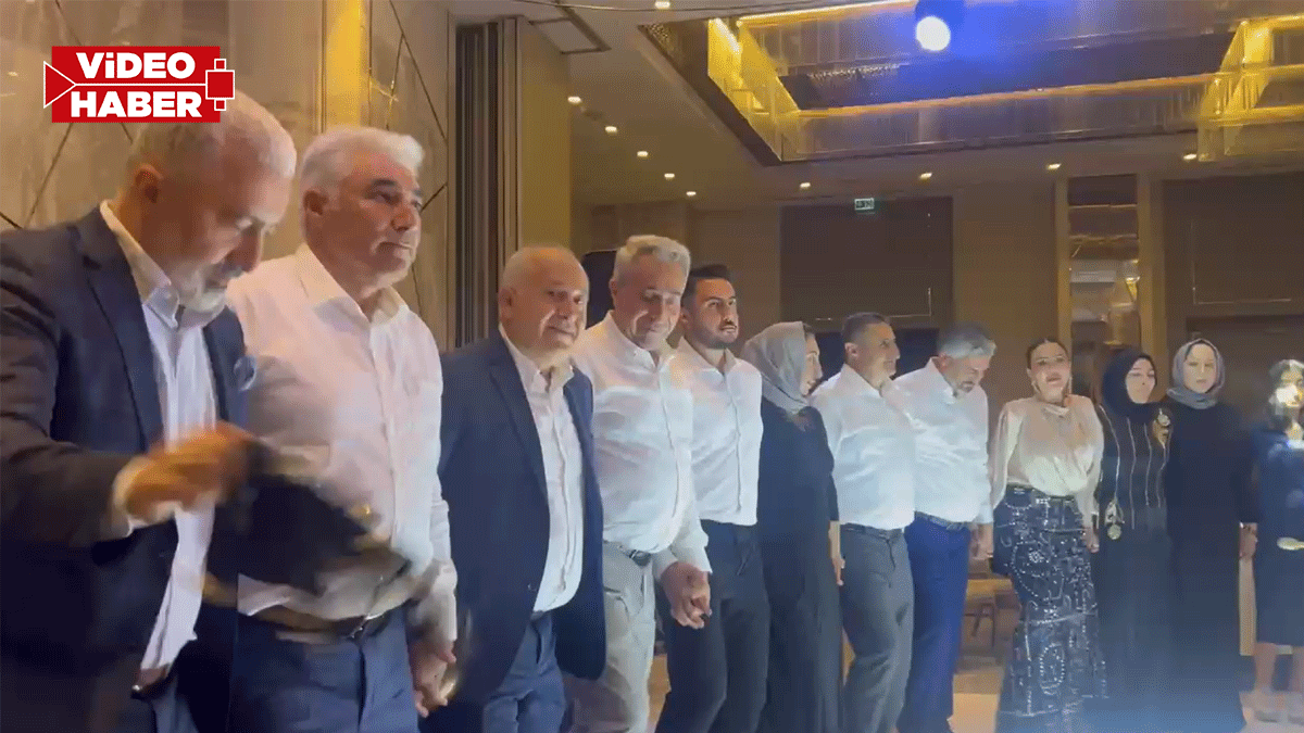 Şanlıurfalı milyarder düğünde şov yaptı! Kurdele kesip halay çekti