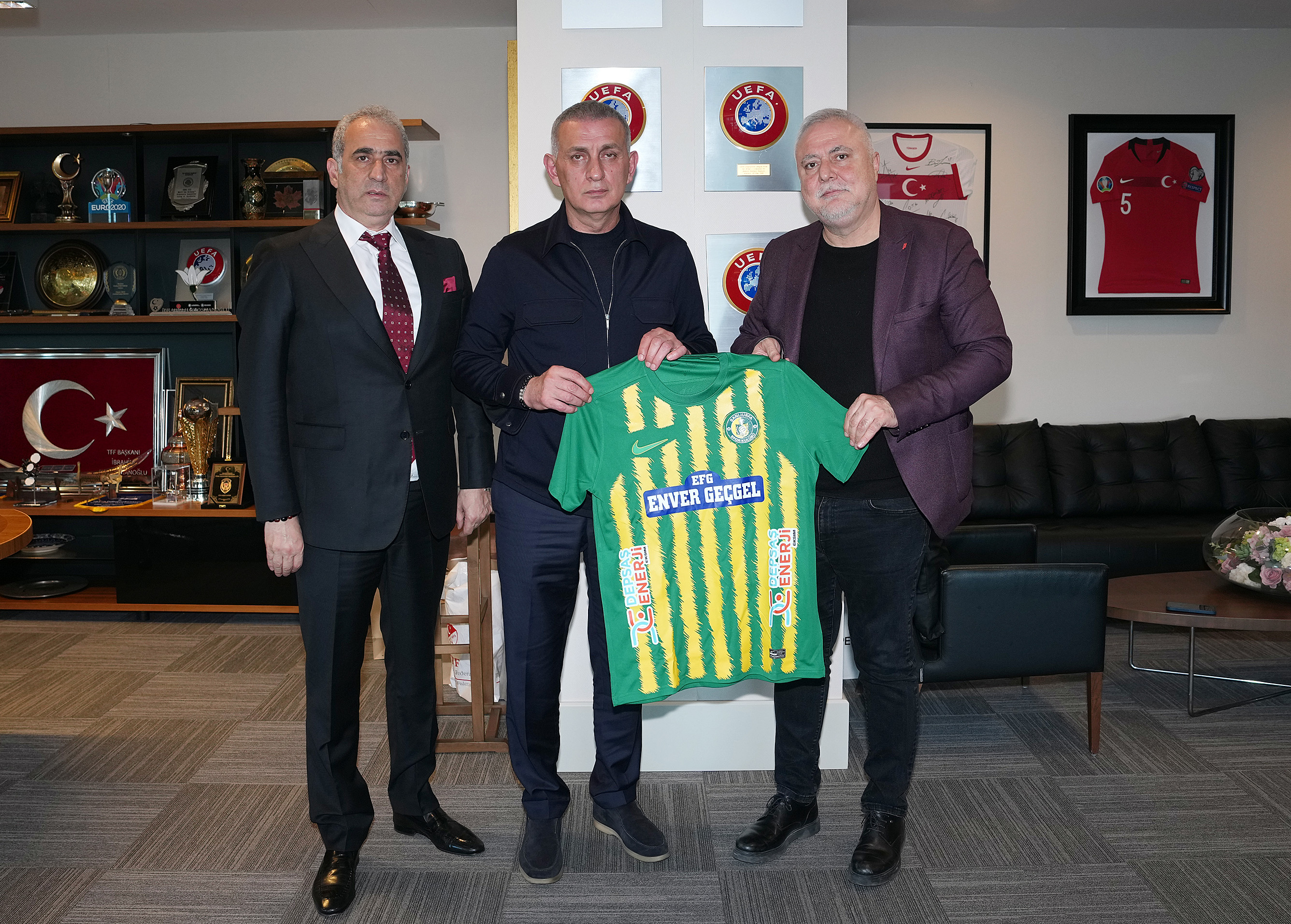 Hakkımızı savunacağız demişlerdi... Şanlıurfaspor'dan TFF Başkanına ziyaret