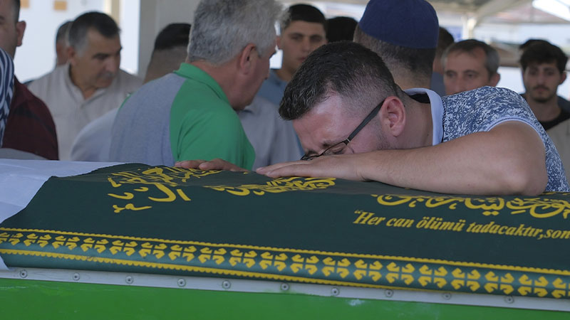 Bayram sevinci yerini acıya bıraktı! Gözyaşlarıyla toprağa verildi