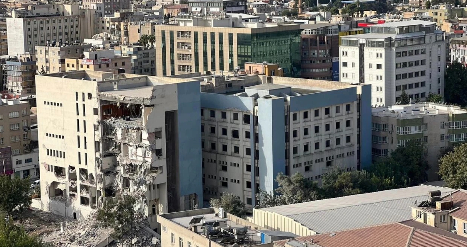 Depremde hasar almıştı... Vergi Dairesi'nin yerine otel yapılacağı iddiasına Vali'den yanıt!