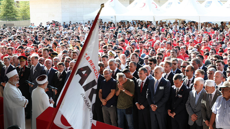 Yangın şehitleri son yolculuklarına uğurlandı