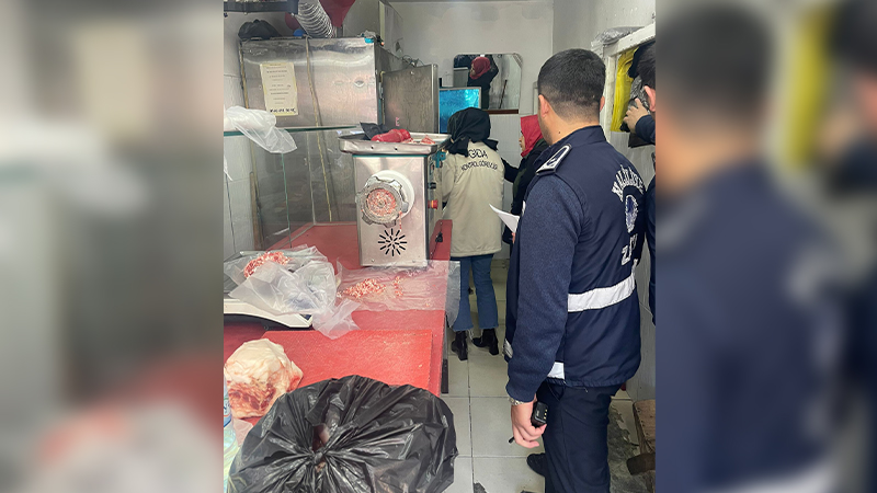 Şanlıurfa’da Ramazan’da vatandaşa bozuk ve kaçak et yedireceklerdi! Kilolarca ele geçirildi