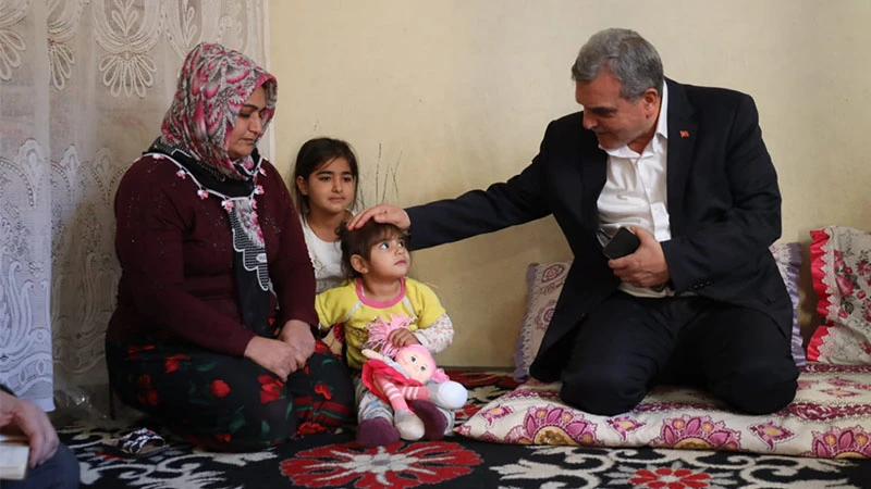 Başkan Beyazgül'den ev ziyaretleri