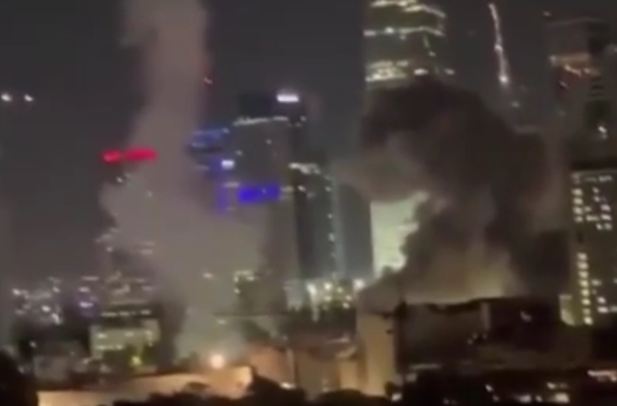 İran, İsrail'i vurdu! "Tel Aviv’e 150 balistik füze ateşlendi, 15 yaralı var"