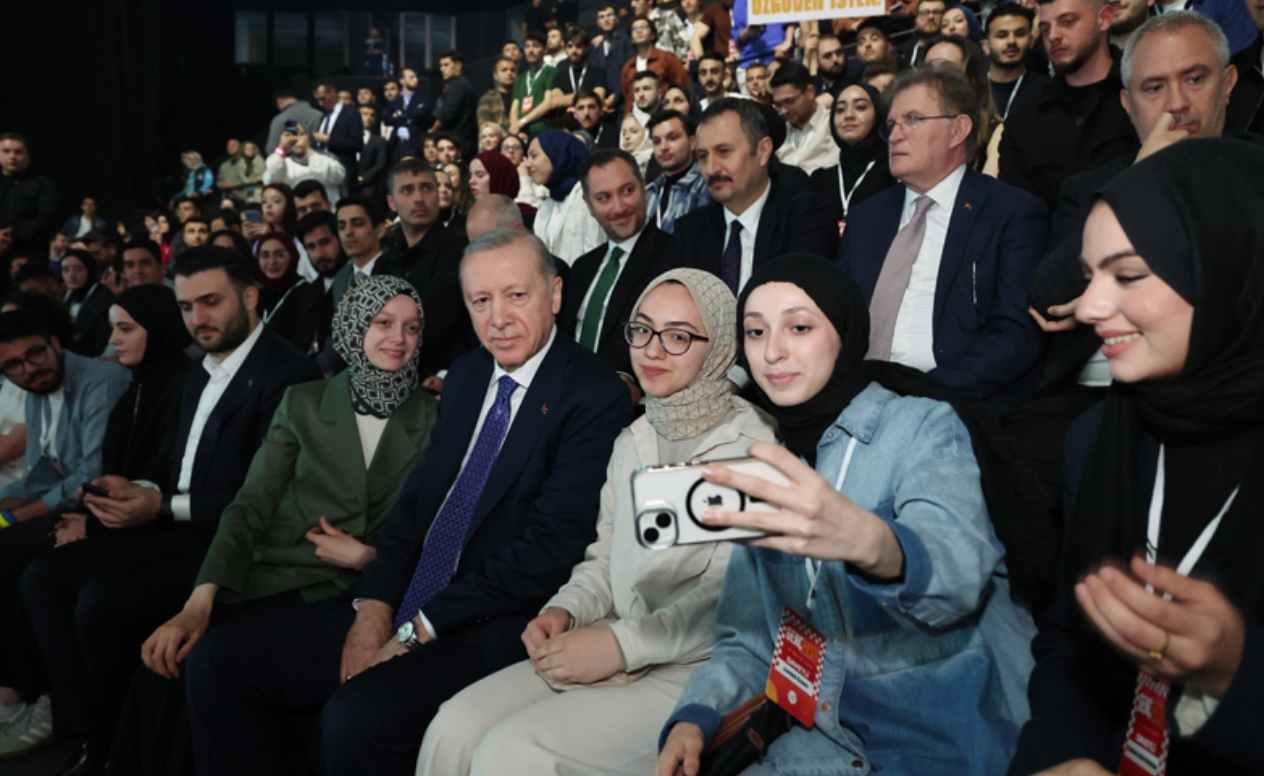 Cumhurbaşkanı Erdoğan tüm gençlere hediyesini açıkladı! "En büyük eserimiz"