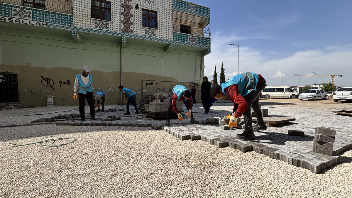 Şanlıurfa’da muhtardan vatandaşlara çağrı: Yolları temiz tutalım