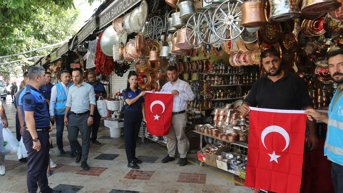 Eyyübiye’de Türk Bayrağı ile Gaziler Günü mesajı