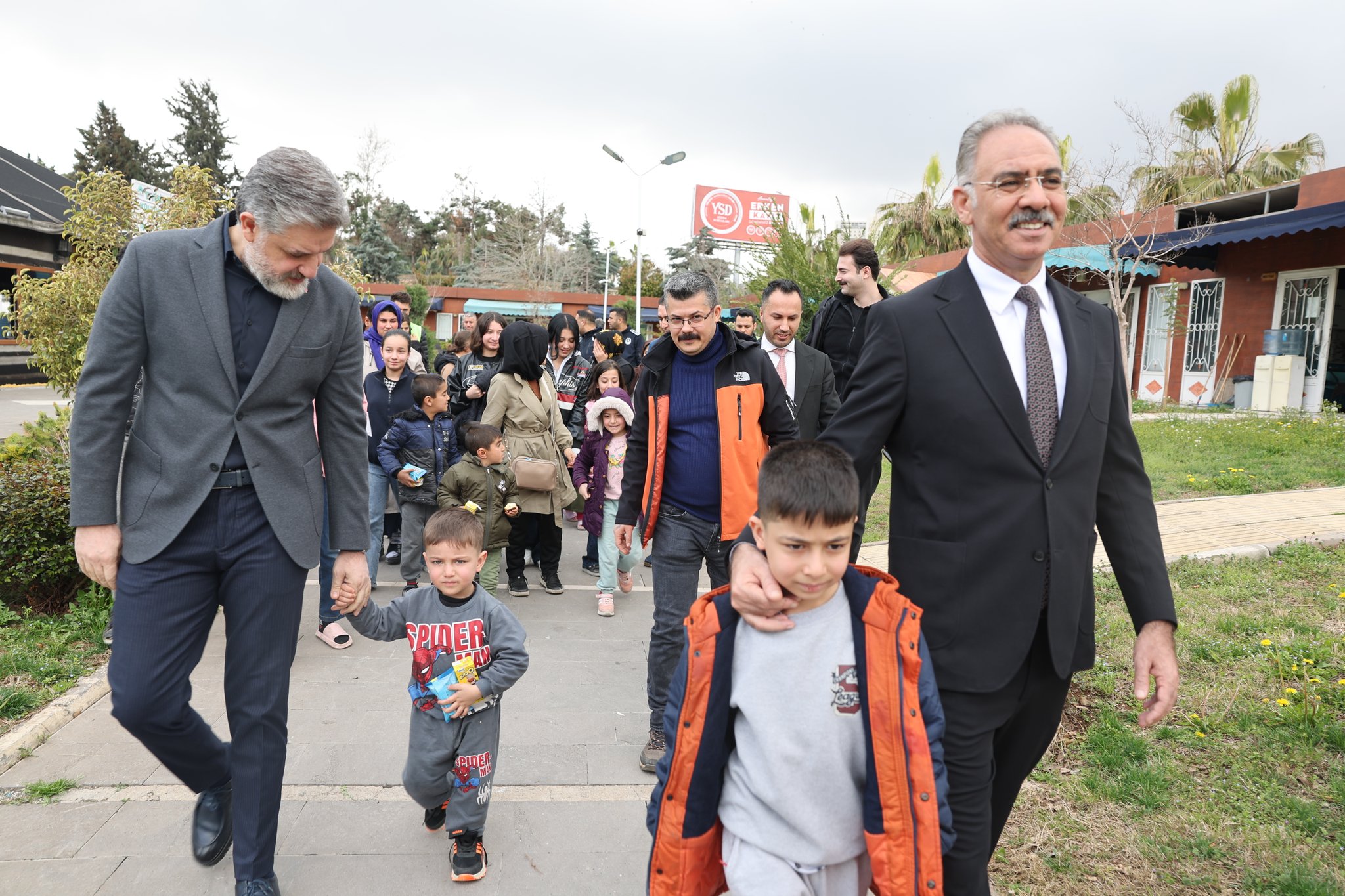 Eyyübiye Belediyesinden çocuklara bayram alışverişi sürprizi!