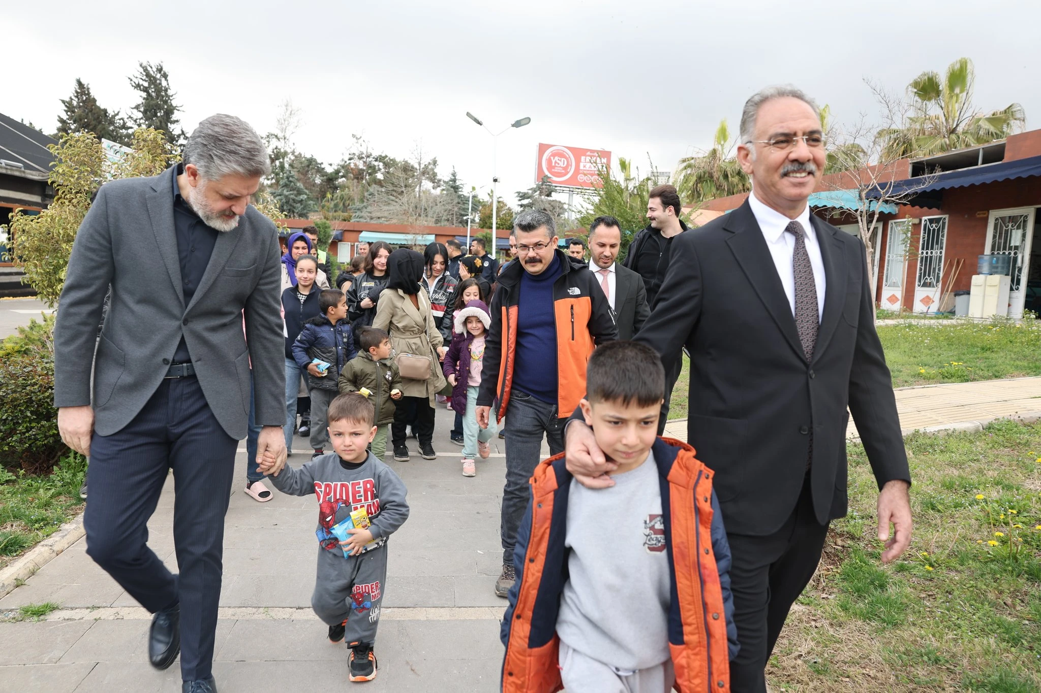 Eyyübiye Belediyesinden çocuklara bayram alışverişi sürprizi!