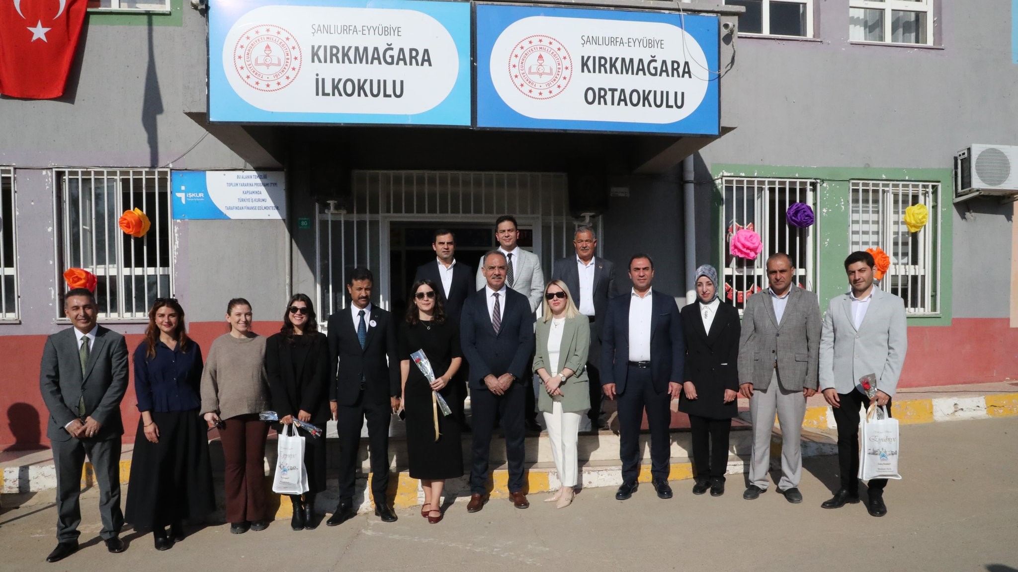 Eyyübiye’de Öğretmenler Günü coşkusu: Fidanlar dikildi, hediyeler verildi