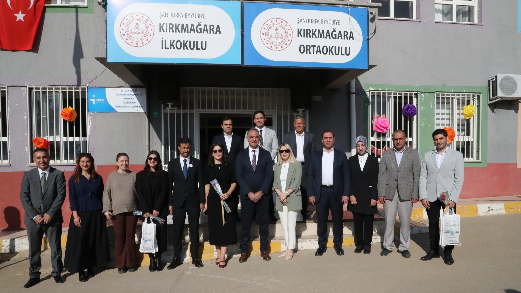 Eyyübiye’de Öğretmenler Günü coşkusu: Fidanlar dikildi, hediyeler verildi