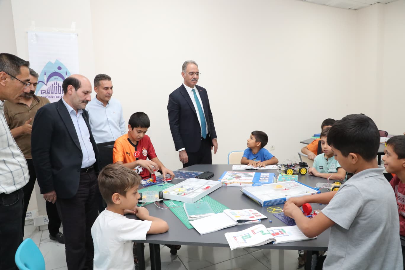 Eyyübiye'de geleceğin liderleri robotik kodlama ile buluşuyor