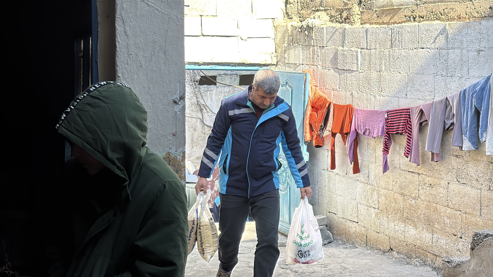 Şanlıurfa’da ihtiyaç sahipleri unutulmadı! Yardımlar kapı kapı ulaştı