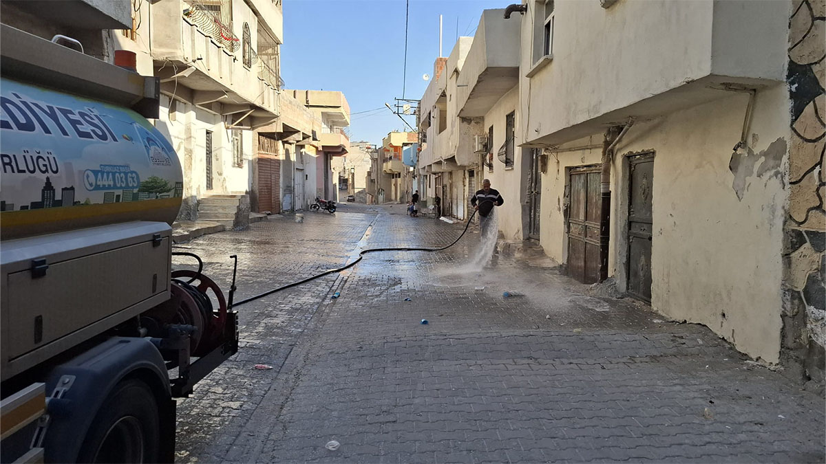 Eyyübiye’de temizlik mesaisi! Caddeden camiye, pazar yerinden okullara…