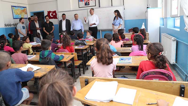Urfa’da kırsaldaki okullara eğitim desteği