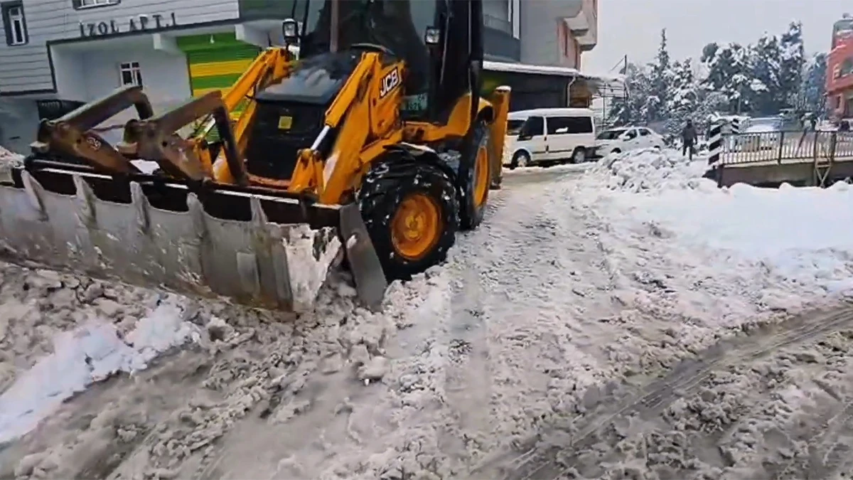 Şanlıurfa’da ulaşım kar temizliğiyle normale döndü