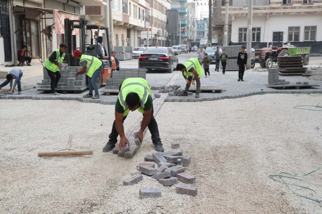Eyyübiye'de bir mahallede daha yollar yenilendi