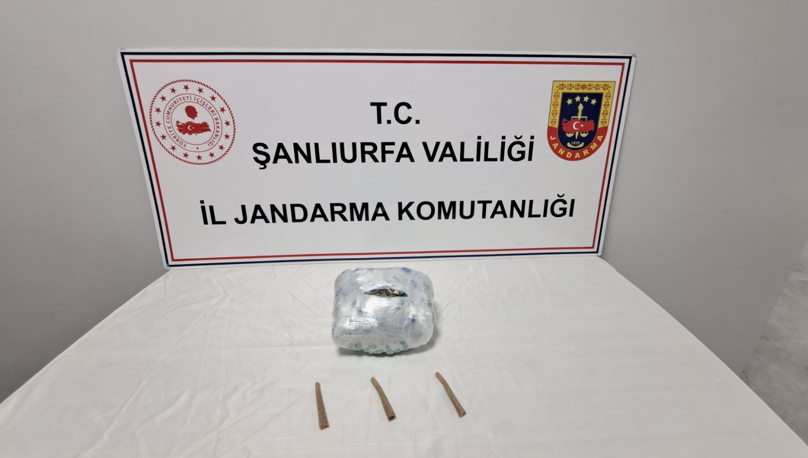 İhbar üzerine ekipler harekete geçti! Şanlıurfa’da durdurulan otobüsteki valizlerden bakın ne çıktı?