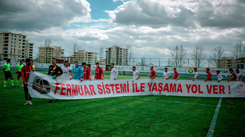 Karaköprü Belediyespor'dan anlamlı pankart