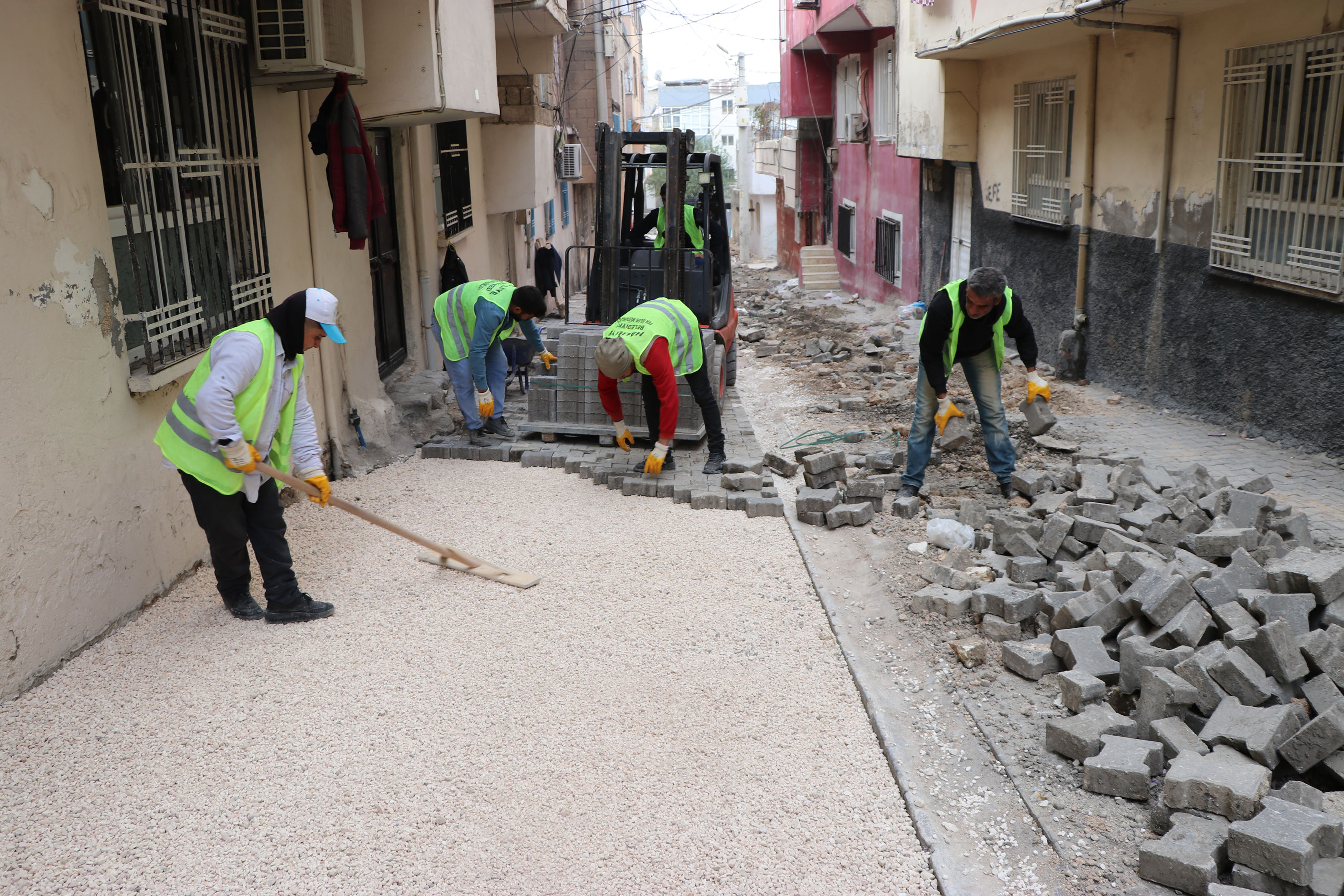 Urfa'da  yeni yollar açılıyor, ulaşım kolaylaşıyor