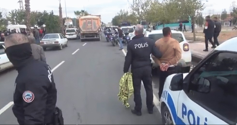 Akçakale’de polis uygulamasına takıldı! 4 yıl hapis cezası olduğu ortaya çıktı