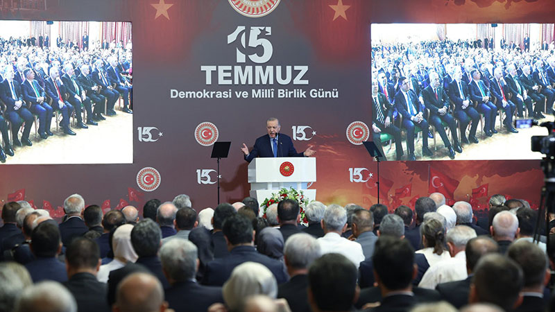 Cumhurbaşkanı Erdoğan: Bu destan çıplak ellerin tanklara karşı zaferidir