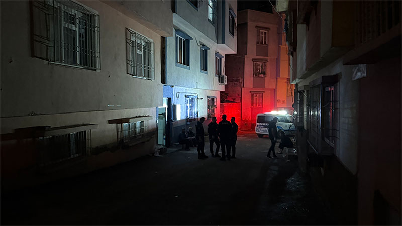 Kilitli kapının ardındaki acı olay! Anne ve küçük kızı evde ölü bulundu