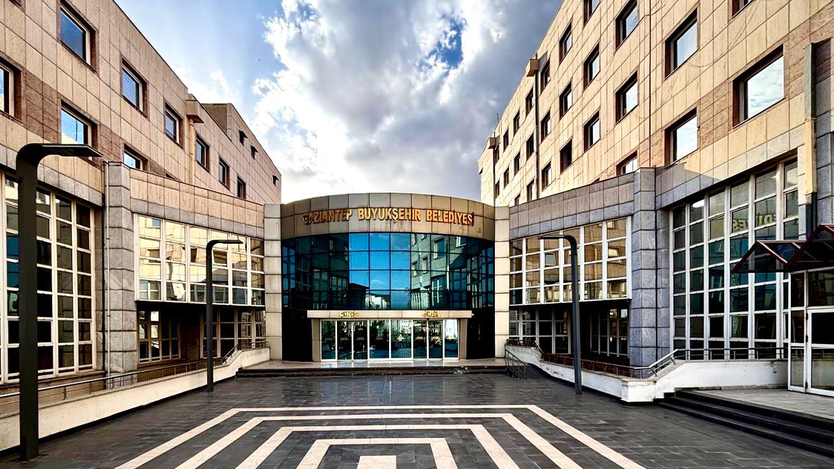 Gaziantep Büyükşehir’de şok iddia: 1 milyon liraya gömlek ve cüzdan alındı