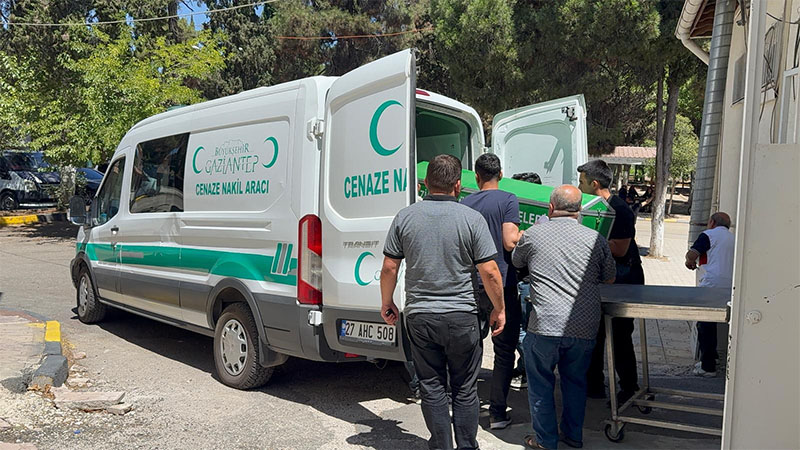 Gaziantep’te feci kaza! Baba hayatını kaybetti, oğlu ağır yaralı